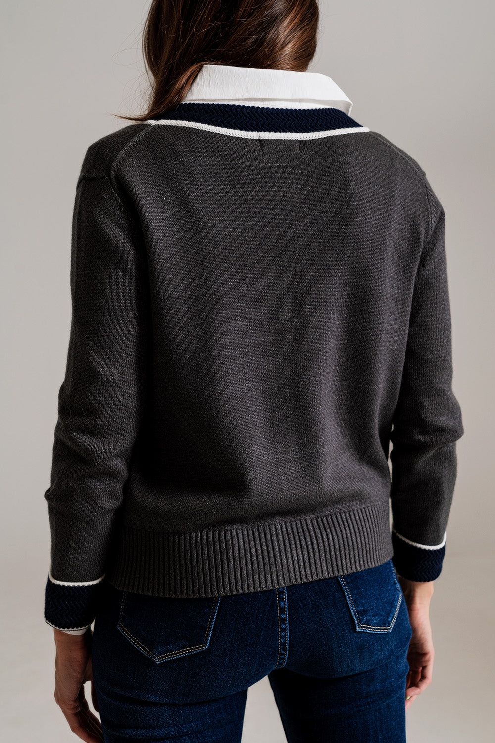Grijze Cardigan met Zakken en Chanel-Stijl