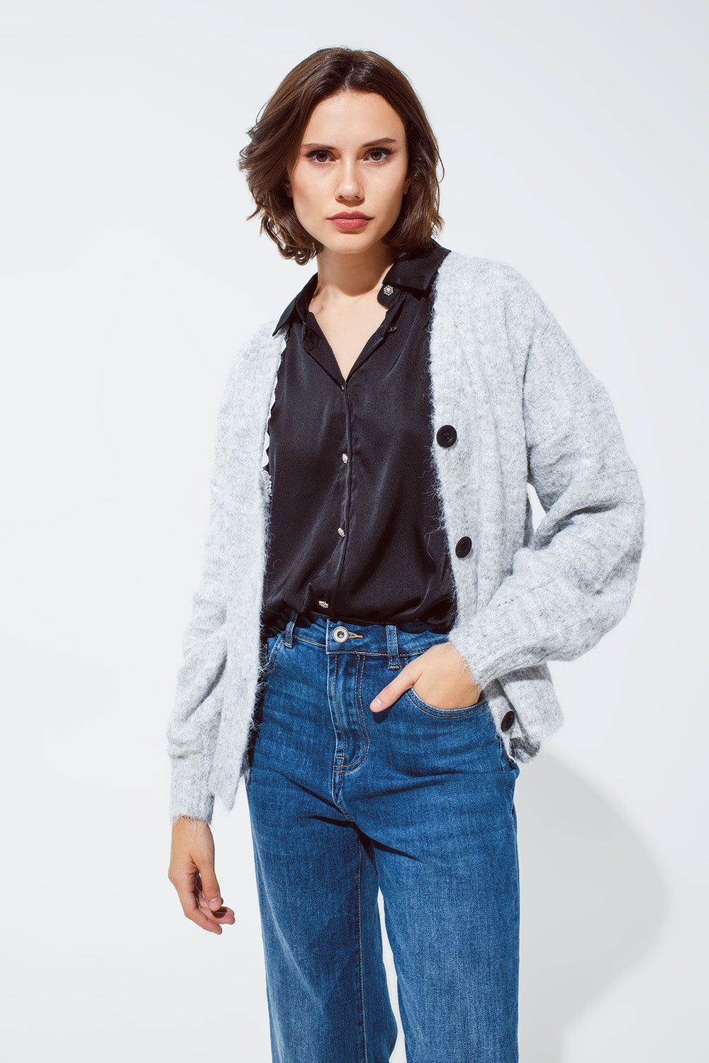 Grijze cardigan met een diepe V-hals en kantdetails
