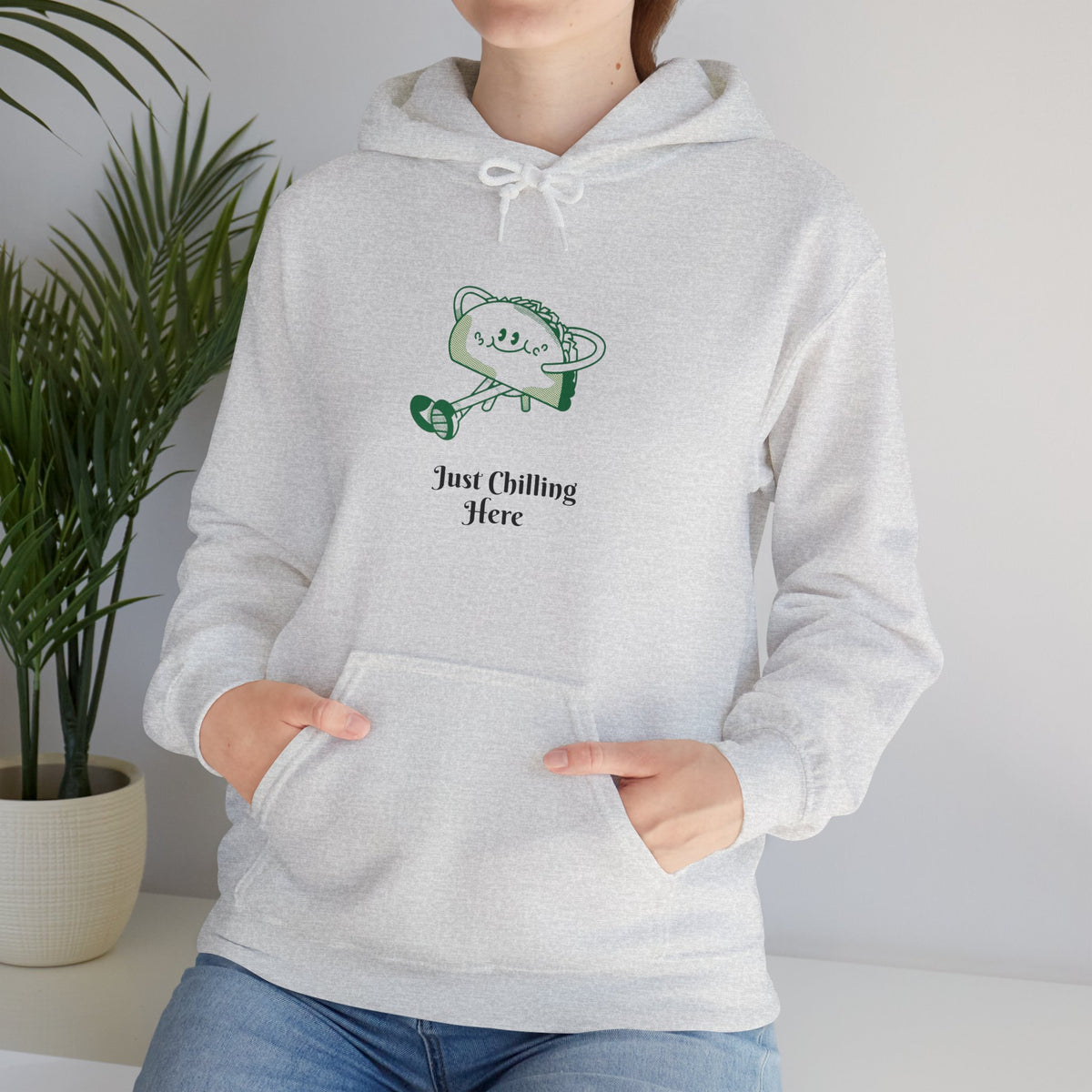 Just Chilling here hoodie Voor Dames En Heren