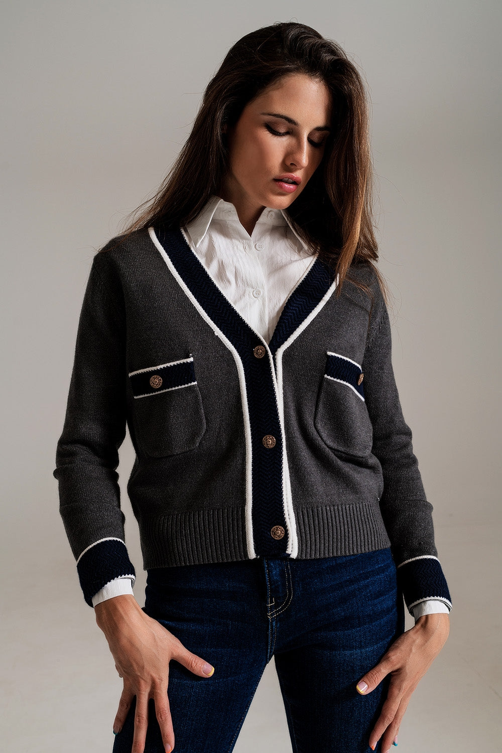 Grijze Cardigan met Zakken en Chanel-Stijl
