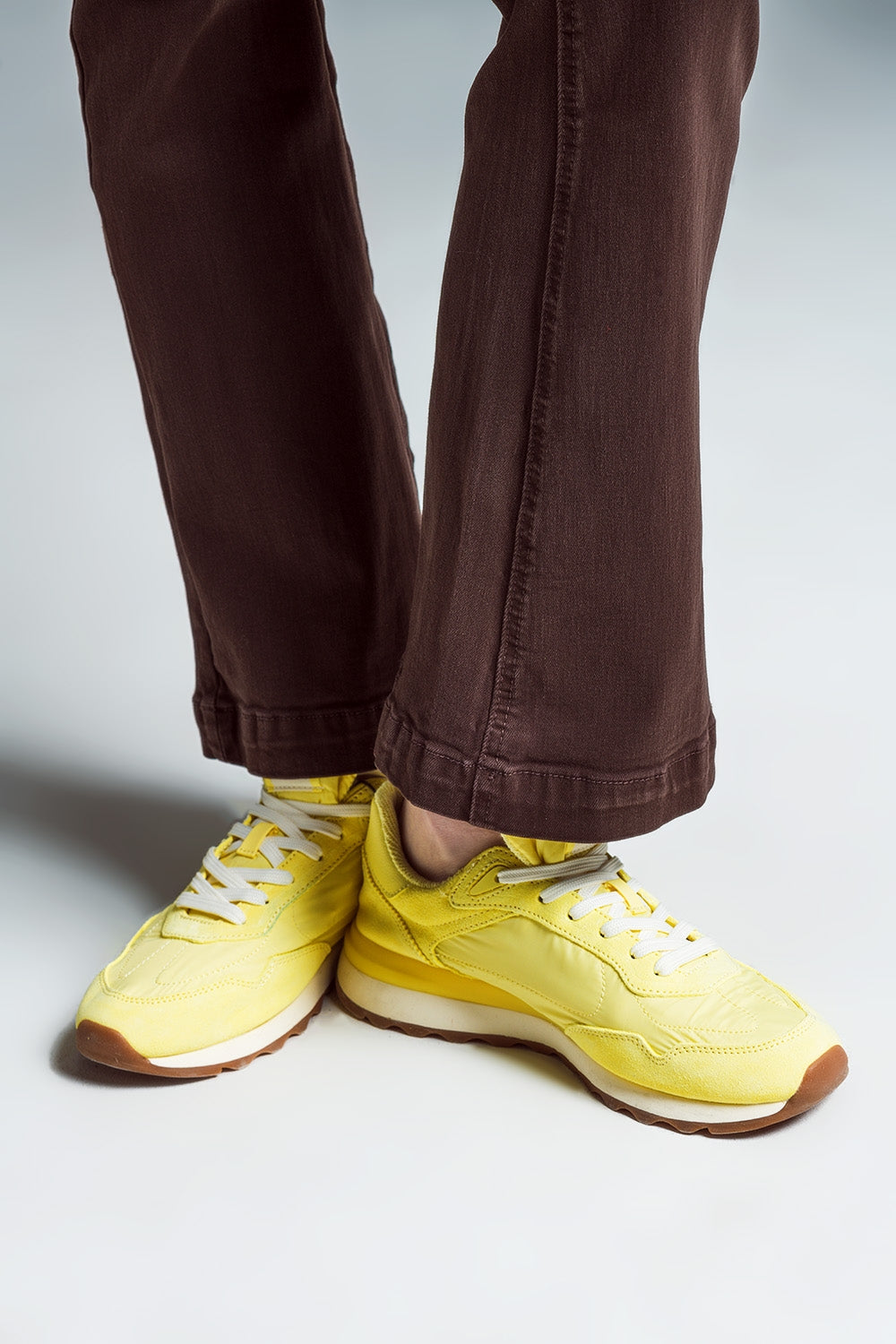 Skinny Flared Jeans met Dubbele Knopdetail in Bruin
