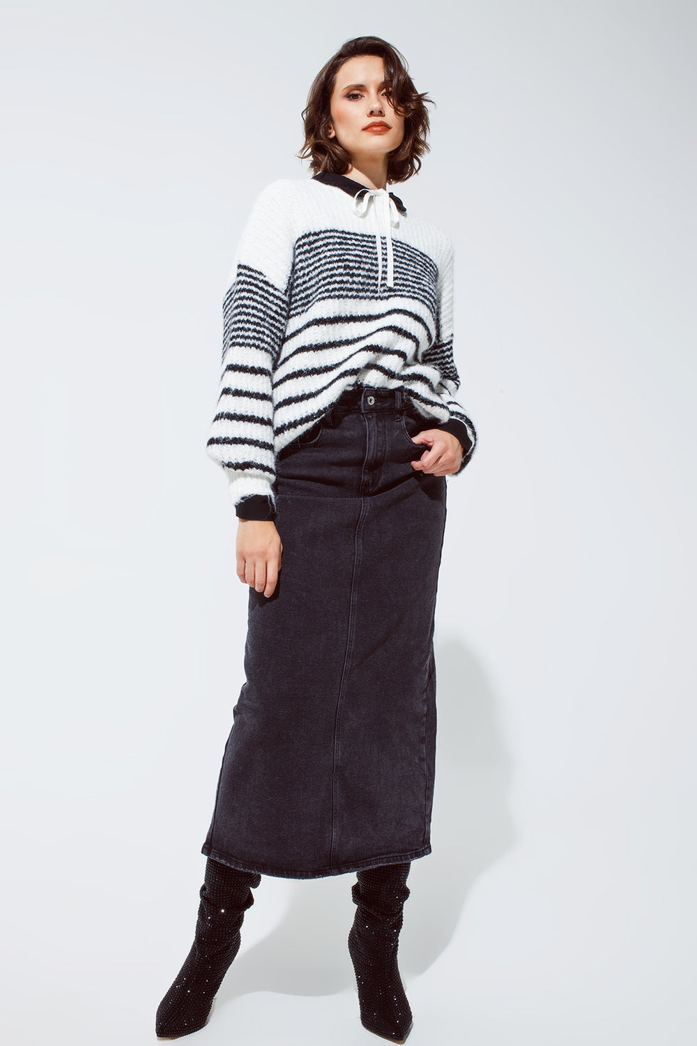 Fluffy Crewneck Trui met Dunne Strepen - Wit en Zacht Comfort