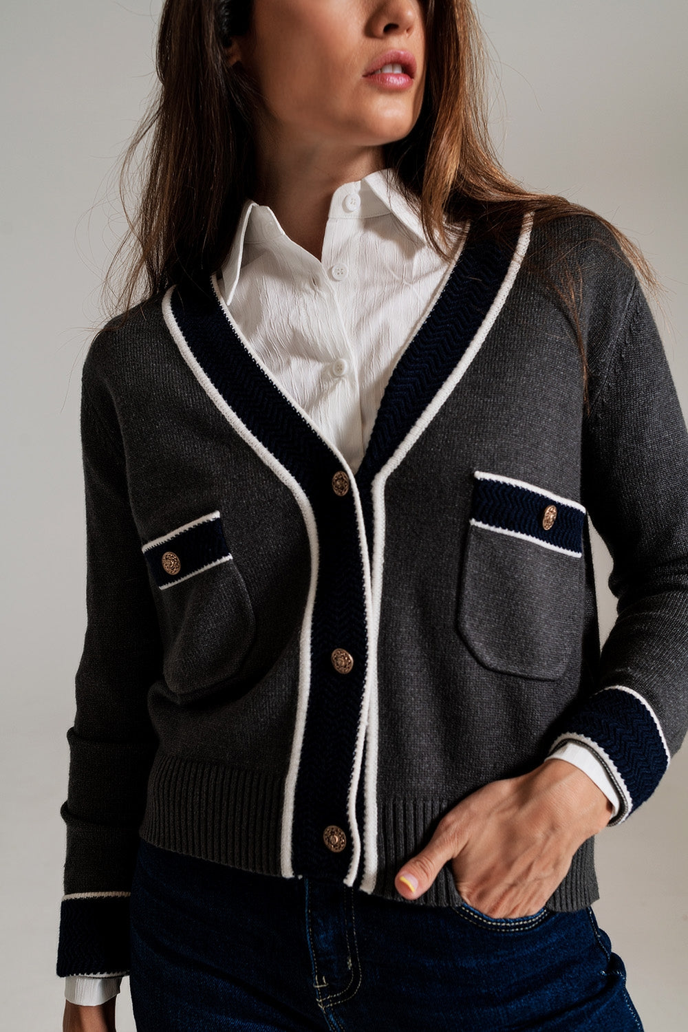 Grijze Cardigan met Zakken en Chanel-Stijl